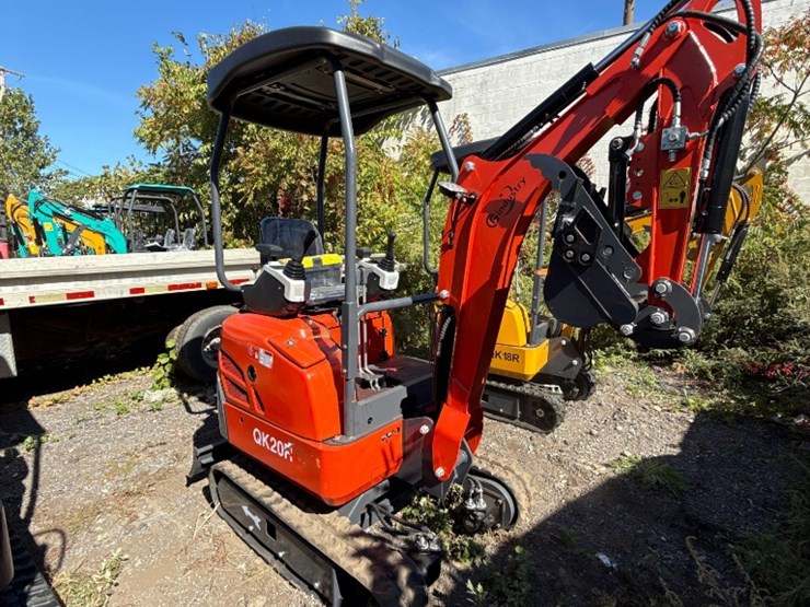 new-cfg-industrial-co-mini-excavator-model-qk20r-image-3