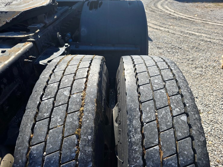 2015-peterbilt-579-image-94