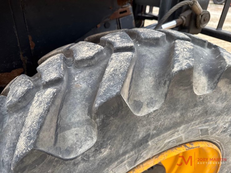 2019-jcb-930-image-11