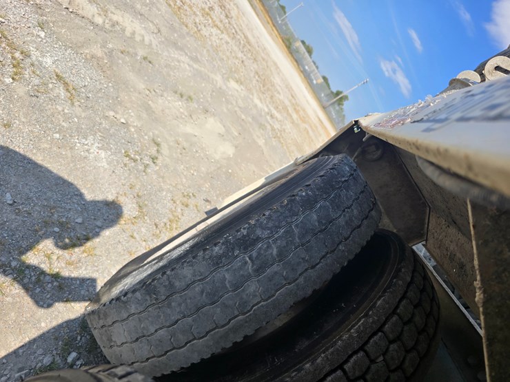 2014-peterbilt-365-image-100