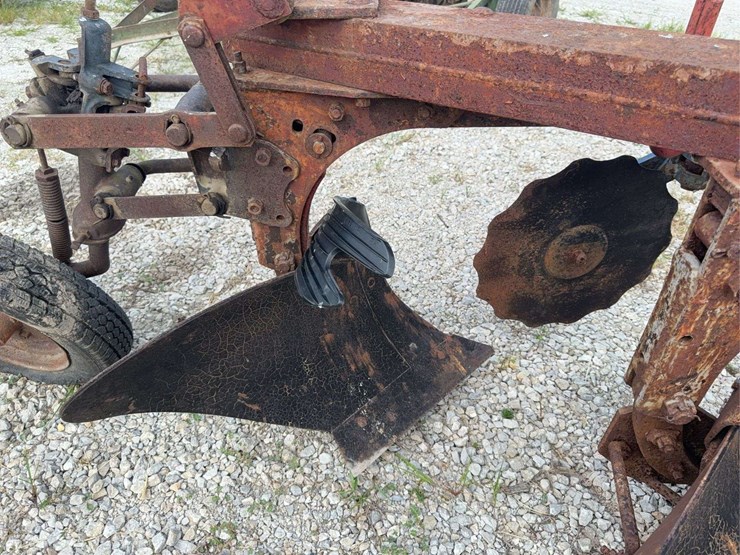 four-bottom-plow-image-21