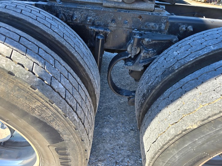 2015-peterbilt-579-image-92