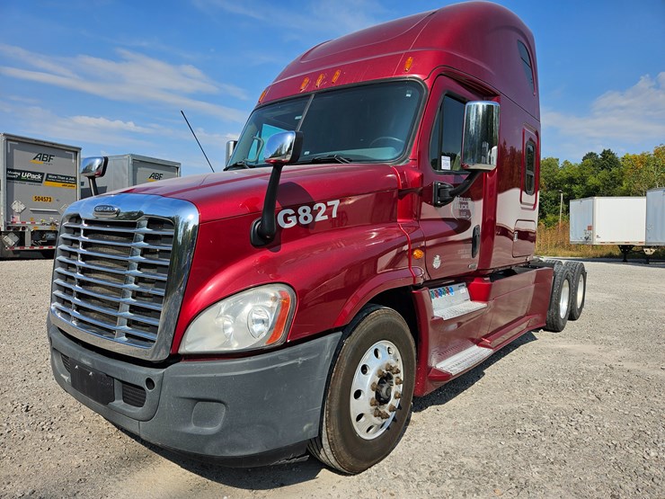 2016-freightliner-cascadia-125-image-1