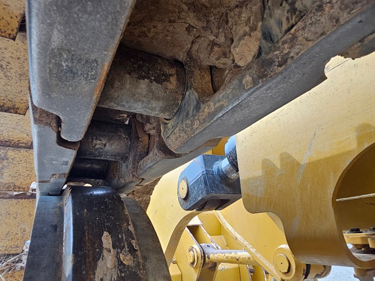 2023-caterpillar-953-image-75