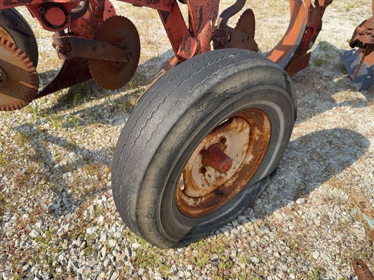 case-four-bottom-plow-image-6