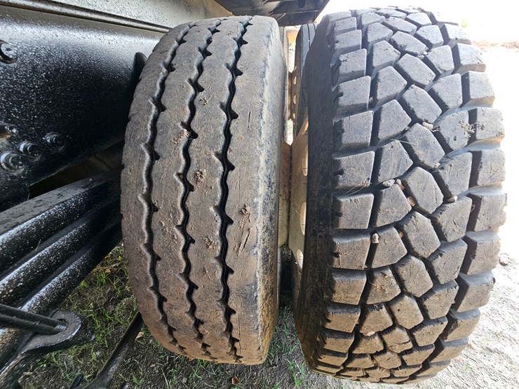 2006-sterling-l9500-image-111