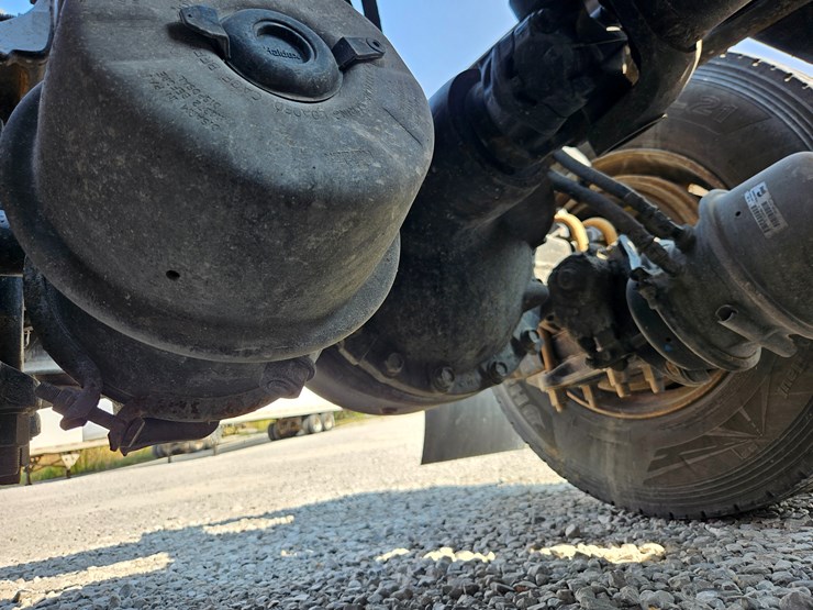 2016-freightliner-cascadia-125-image-96