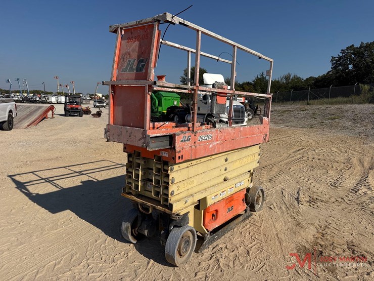 2015-jlg-2632es-image-4