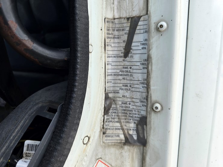 2013-freightliner-columbia-112-image-71