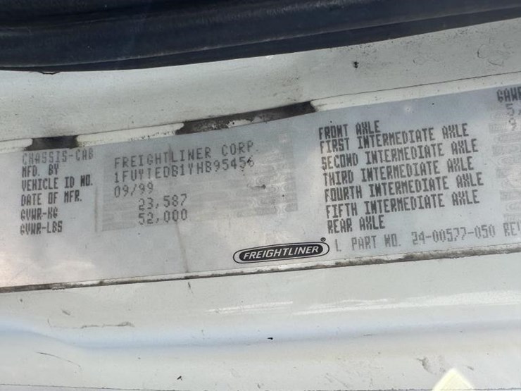 2000-freightliner-fl112-image-19
