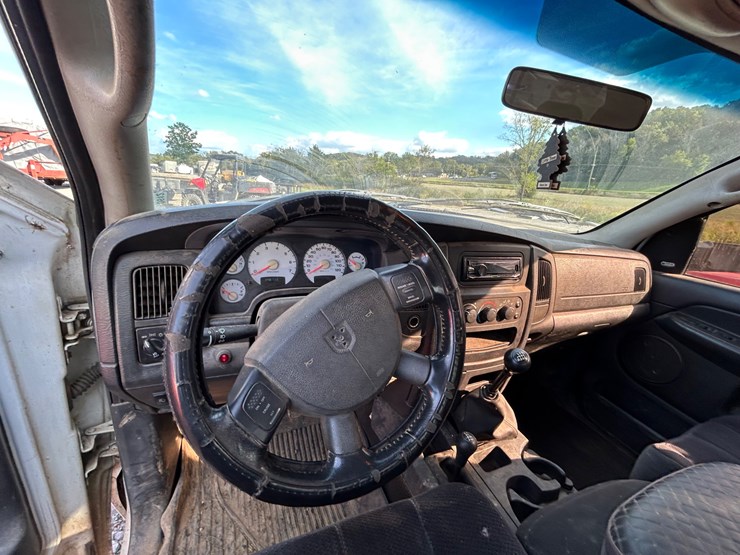 2005-dodge-ram-3500-image-12