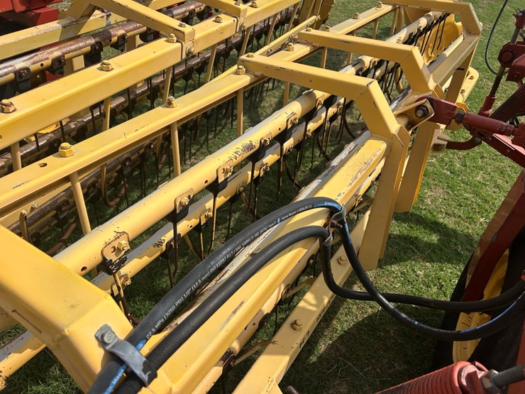 new-holland-216-image-6