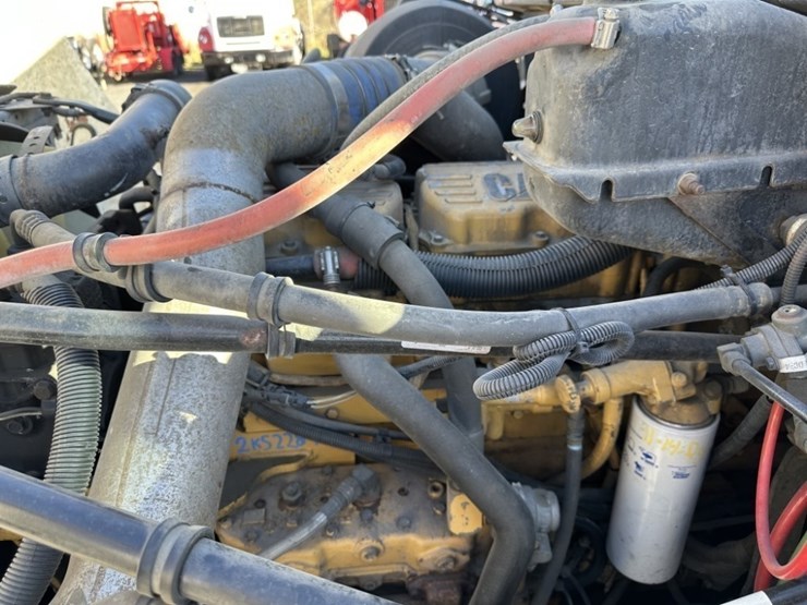 2000-freightliner-fl112-image-20