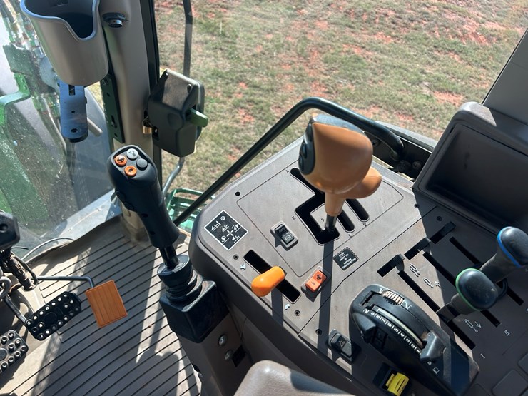 2014-john-deere-6140m-image-32