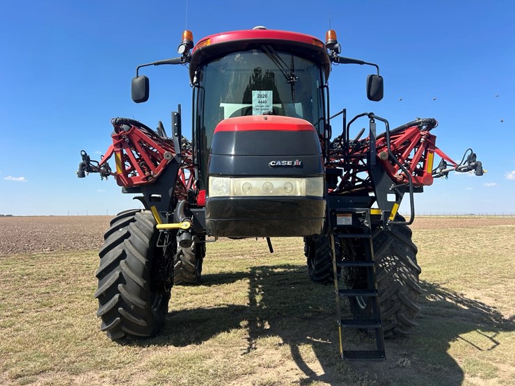 2020-case-ih-patriot-4440-image-22