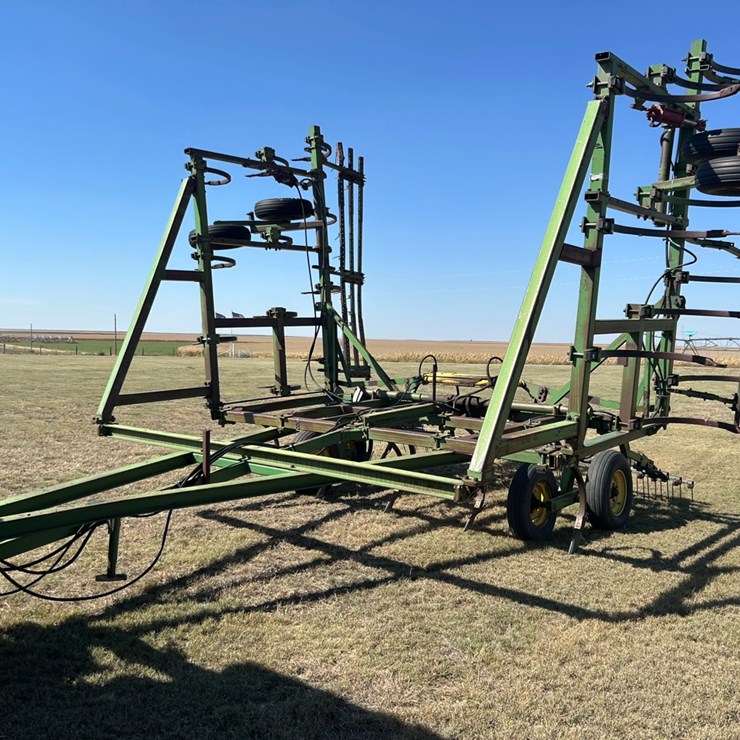 JOHN DEERE 1600