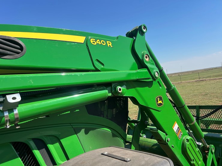 2014-john-deere-6140m-image-17