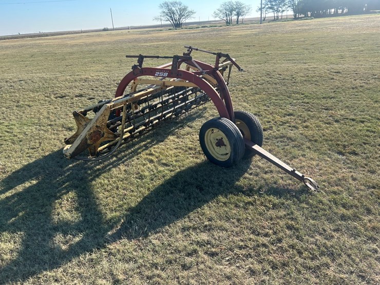 new-holland-258-image-2