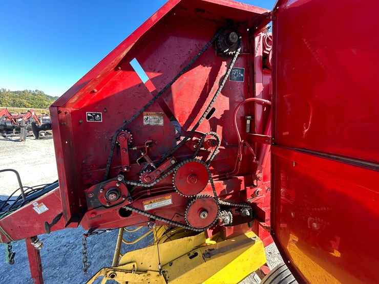 new-holland-br7050-image-9