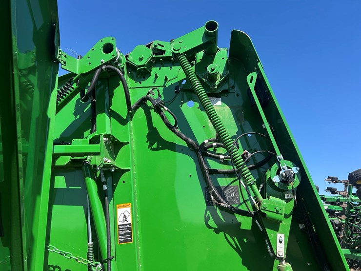 #6-•-2024-john-deere-561m-image-12