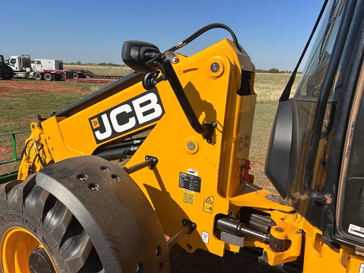 jcb-tm220-image-30