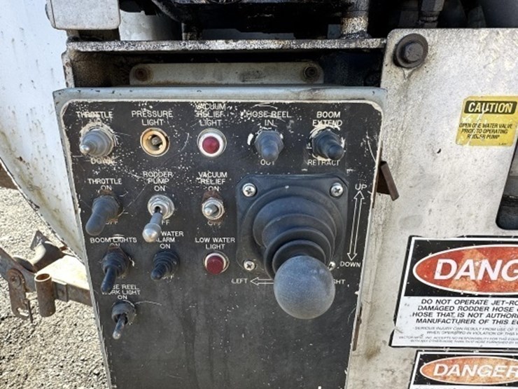 2004-sterling-9500-vactor-vacuum-truck-image-13