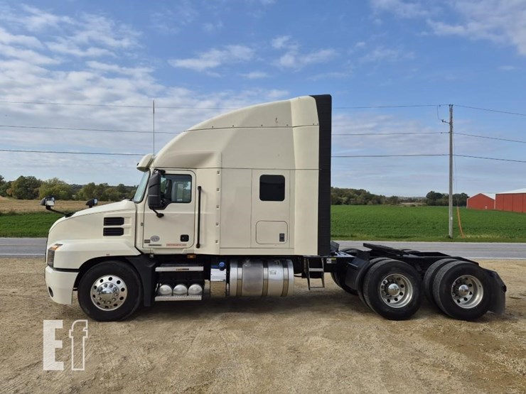 2024-mack-anthem-64t-image-14