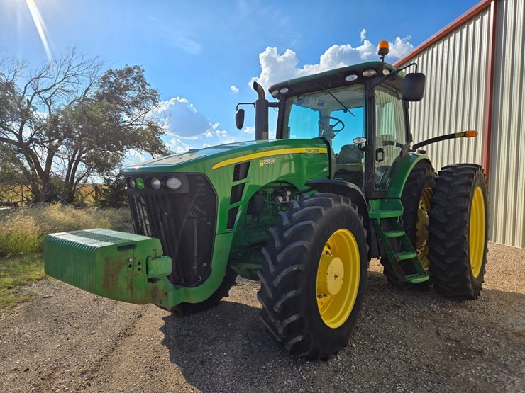 2010-john-deere-8295r-image-2