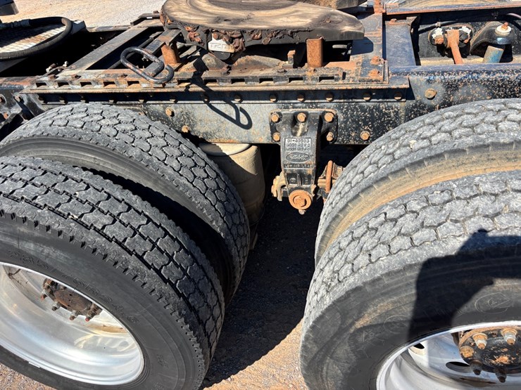 1998-peterbilt-379-image-5