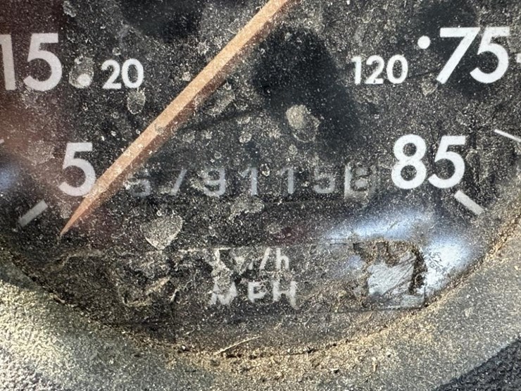 2000-freightliner-fl112-image-17