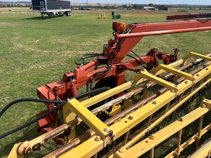 new-holland-216-image-8