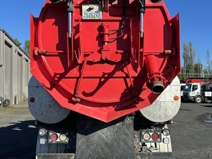 2004-sterling-9500-vactor-vacuum-truck-image-4