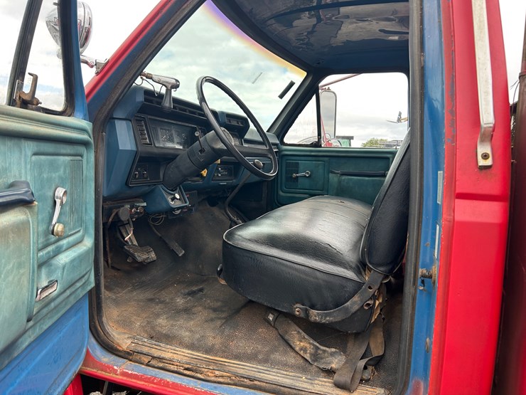 1983-ford-f700-image-7