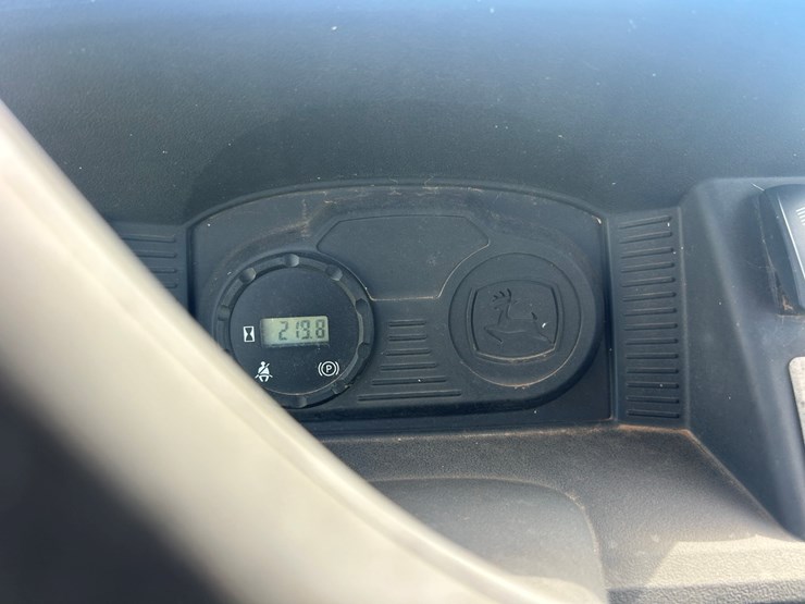 #18-•-2016-john-deere-xuv550s4-image-17