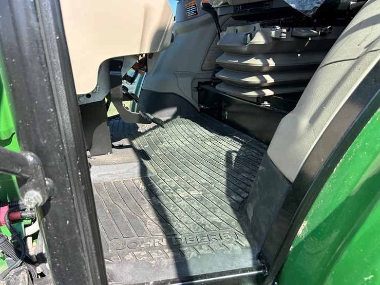 2024-john-deere-6135e-image-34