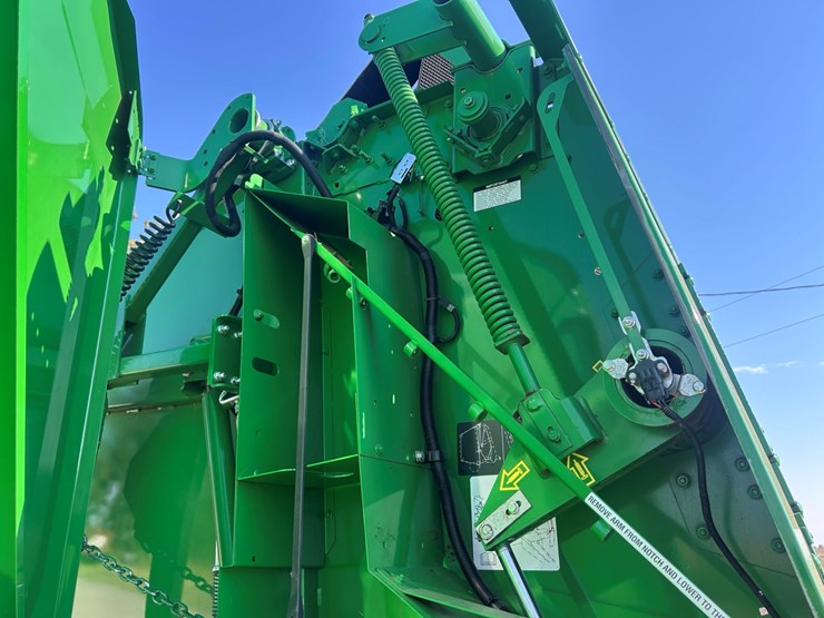 2023-john-deere-560m-image-19