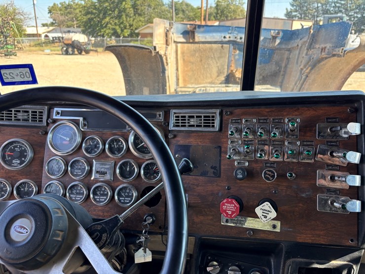 1998-peterbilt-379-image-13