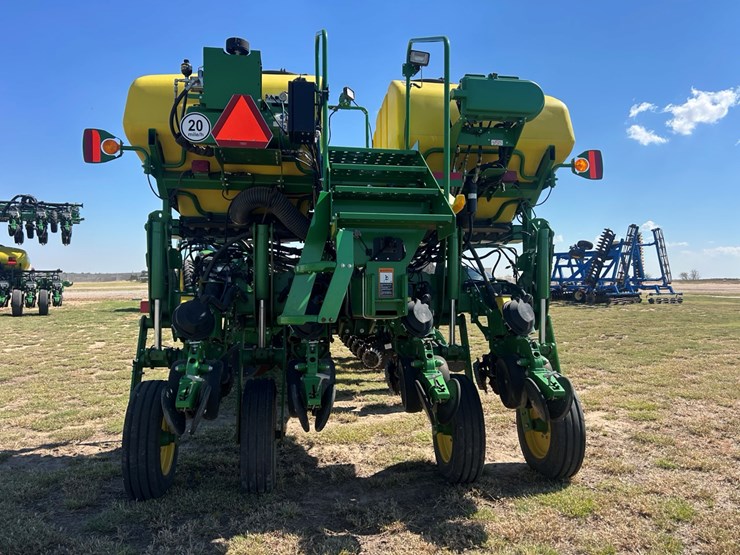 2021-john-deere-1775nt-image-4