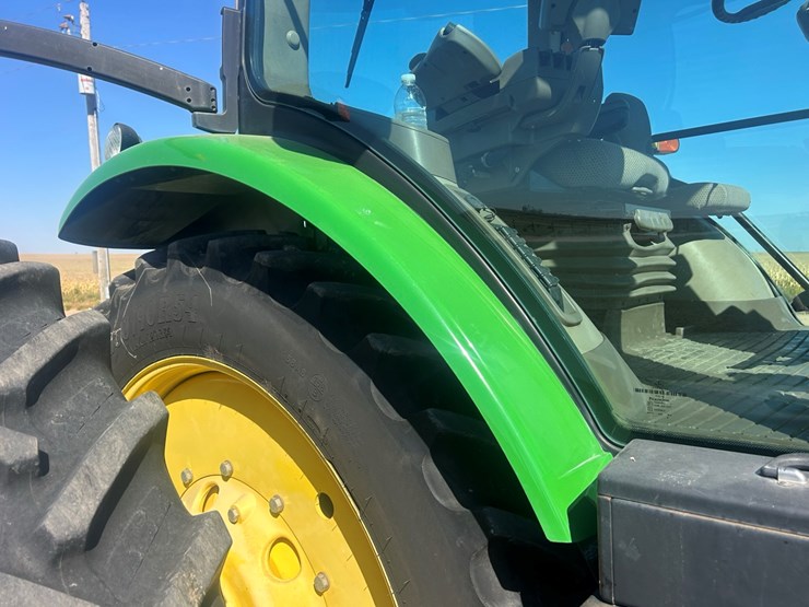 2012-john-deere-7215r-image-12
