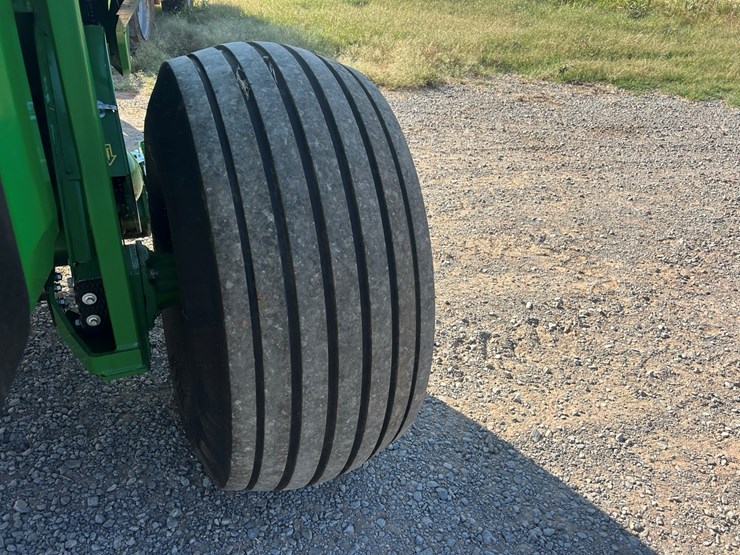 2023-john-deere-560m-image-5