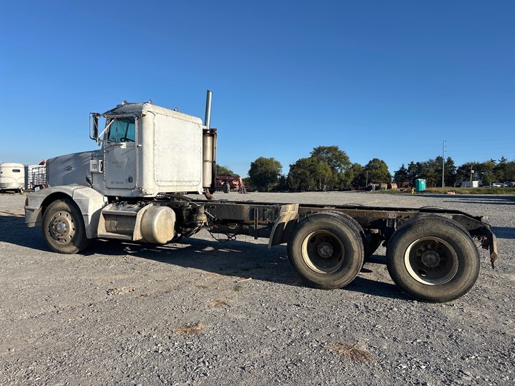 1994-peterbilt-337-image-3