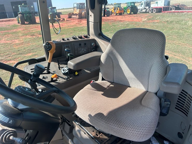 2014-john-deere-6140m-image-30