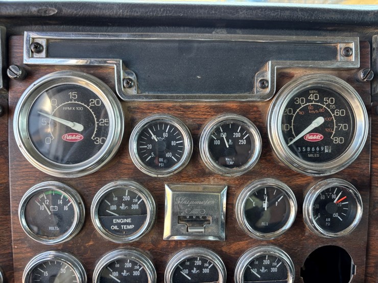 1998-peterbilt-379-image-11