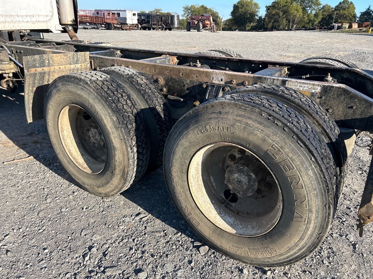 1994-peterbilt-337-image-8