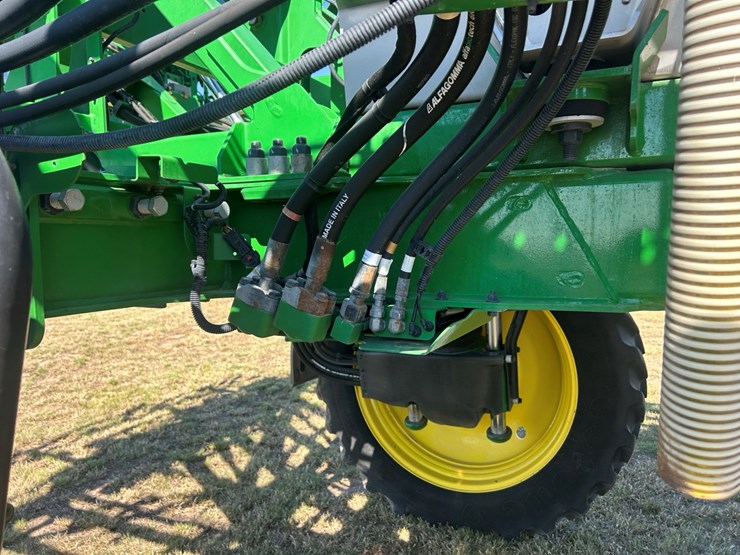 2021-john-deere-r4038-image-11