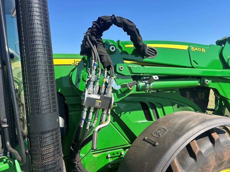 2014-john-deere-6140m-image-15