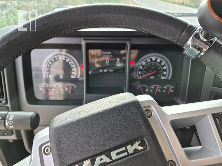 2024-mack-anthem-64t-image-19