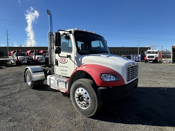 2004-freightliner-m2-106-s/a-truck-tractor-image-7