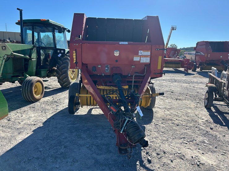 new-holland-br7050-image-4