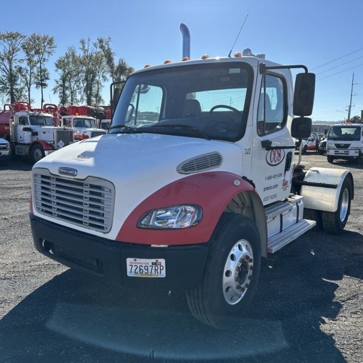 2004 Freightliner M2-106 S/A Truck Tractor